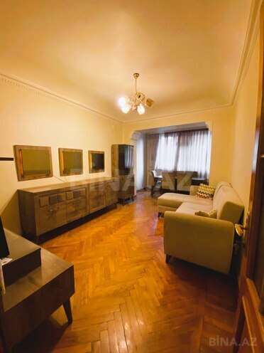 Продаётся 3-комн. вторичка 80 м², м. Низами, photo 1 from 11