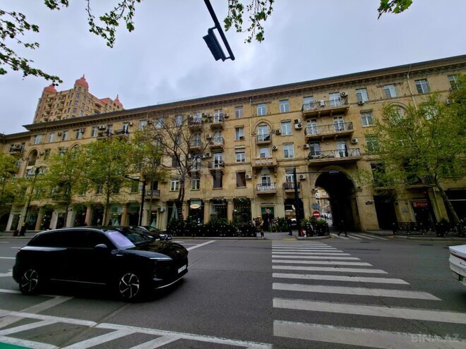 Продаётся 3-комн. вторичка 98 м², м. Ичеришехер, photo 1 from 26