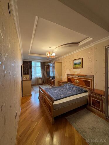 Сдаётся 3-комн. новостройка 135 м², м. Низами, photo 1 from 12