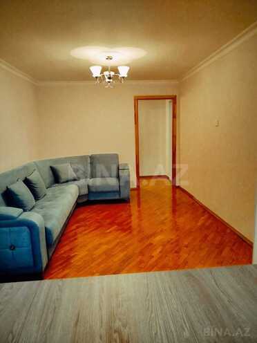 Satılır 2 otaqlı köhnə tikili 50 m², İnşaatçılar m., photo 1 from 12