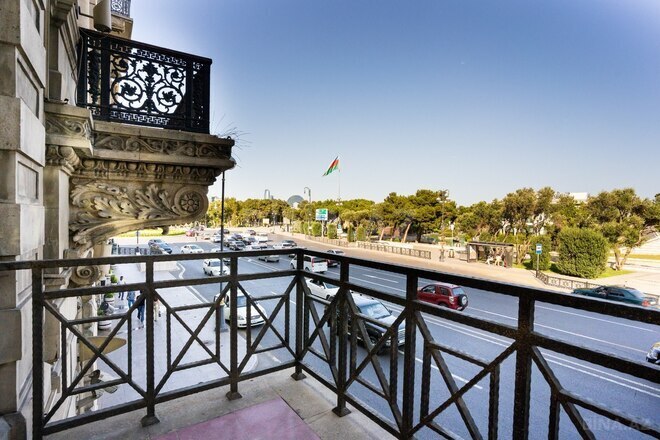 Сдаётся 2-комн. вторичка 131 м², м. Ичеришехер, photo 1 from 21