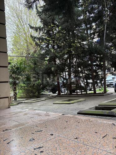 Продаётся 2-комн. вторичка 40 м², м. Иншаатчылар, photo 1 from 13
