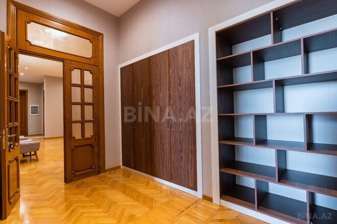 Сдаётся 4-комн. вторичка 291 м², м. Ичеришехер, photo 9 from 28