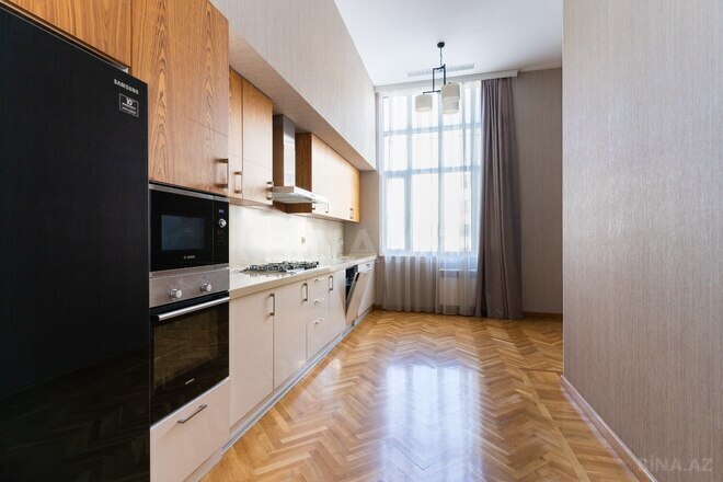 Сдаётся 4-комн. вторичка 291 м², м. Ичеришехер, photo 16 from 28