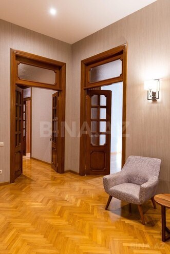 Сдаётся 4-комн. вторичка 291 м², м. Ичеришехер, photo 1 from 28