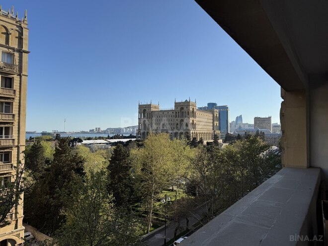 Satılır 4 otaqlı köhnə tikili 120 m², 28 May m., photo 18 from 20