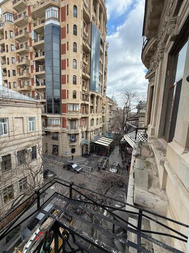 Сдаётся 3-комн. вторичка 105 м², м. Сахил, photo 1 from 20