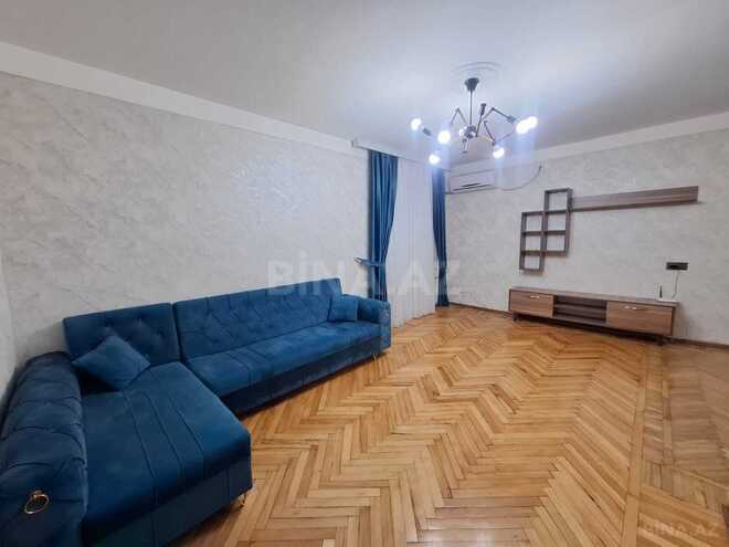 Продаётся 2-комн. вторичка 40 м², м. Иншаатчылар, photo 1 from 14
