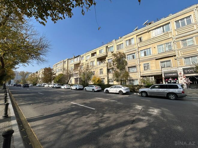 Satılır 3 otaqlı köhnə tikili 80 m², Nəsimi r., photo 1 from 17