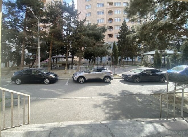 Satılır 2 otaqlı köhnə tikili 60 m², İnşaatçılar m., photo 8 from 14