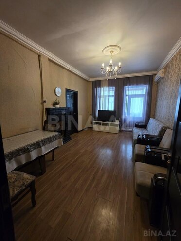 Сдаётся 3-комн. вторичка 70 м², м. Кара Караев, photo 1 from 14