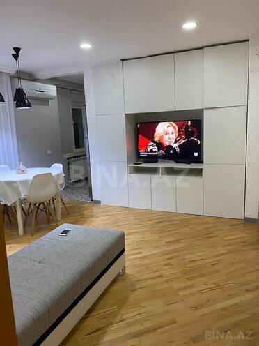 Продаётся 2-комн. вторичка 50 м², м. Низами, photo 1 from 18