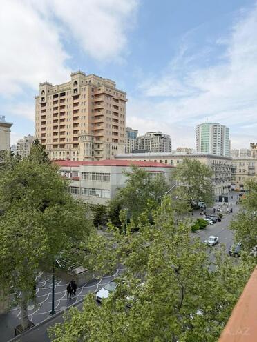 İcarəyə verilir 3 otaqlı köhnə tikili 118 m², Sahil m., photo 1 from 24