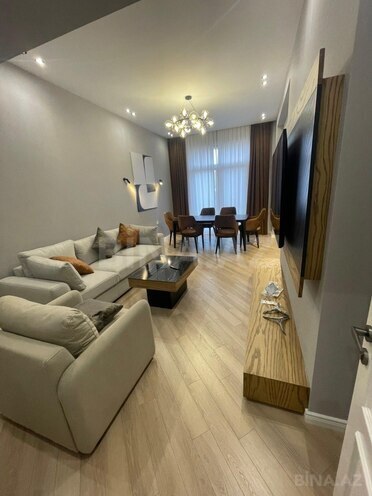 Сдаётся 2-комн. новостройка 120 м², м. Низами, photo 1 from 18
