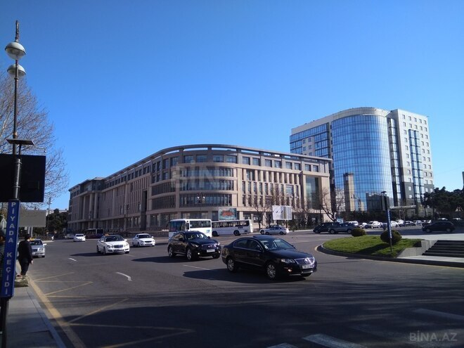 Продаётся 2-комн. вторичка 55 м², м. Элмляр Академиясы, photo 1 from 15