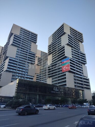 Сдаётся 3-комн. новостройка 108 м², м. 8 ноября, photo 1 from 18