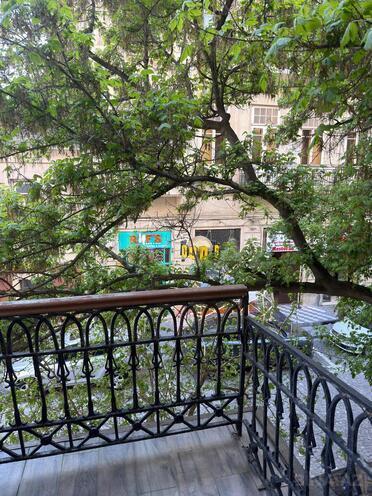 Satılır 3 otaqlı köhnə tikili 110 m², Sahil m., photo 8 from 22