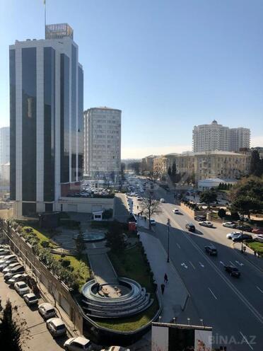 Satılır 4 otaqlı köhnə tikili 111 m², Elmlər Akademiyası m., photo 1 from 11