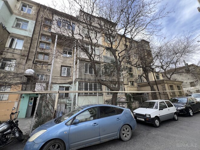 Продаётся 1-комн. вторичка 35 м², м. Иншаатчылар, photo 1 from 10