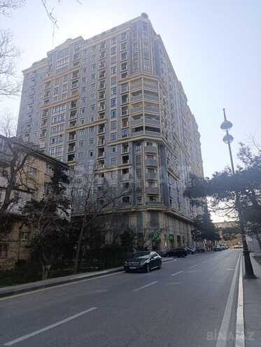 Satılır 2 otaqlı yeni tikili 80 m², 8-ci mikrorayon q., photo 1 from 21