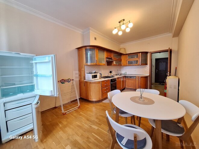 Сдаётся 3-комн. новостройка 140 м², м. Низами, photo 11 from 18