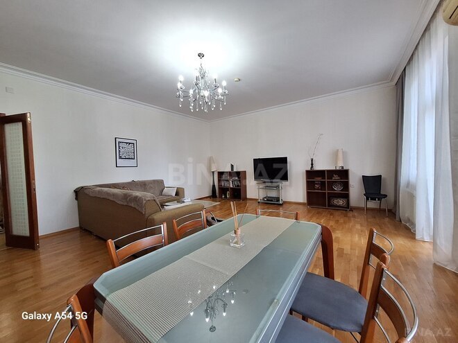 Сдаётся 3-комн. новостройка 140 м², м. Низами, photo 1 from 18