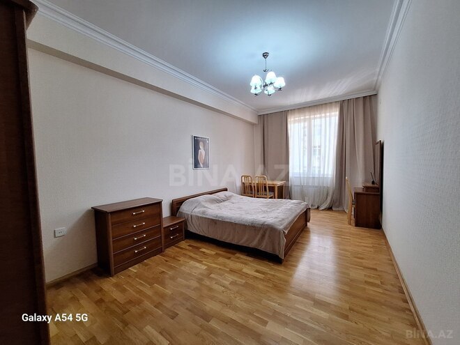 Сдаётся 3-комн. новостройка 140 м², м. Низами, photo 8 from 18