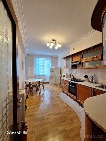 Сдаётся 3-комн. новостройка 140 м², м. Низами, photo 10 from 18