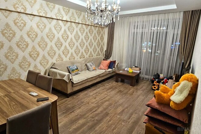 Продаётся 3-комн. вторичка 80 м², м. Кара Караев, photo 1 from 7