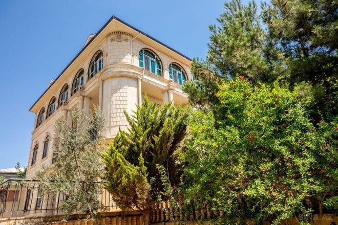 Satılır 8 otaqlı həyət evi/bağ evi 400 m², Badamdar q., photo 1 from 24