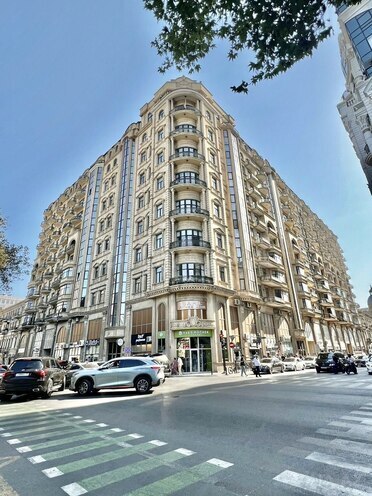 Satılır 3 otaqlı yeni tikili 150 m², Sahil m., photo 1 from 16
