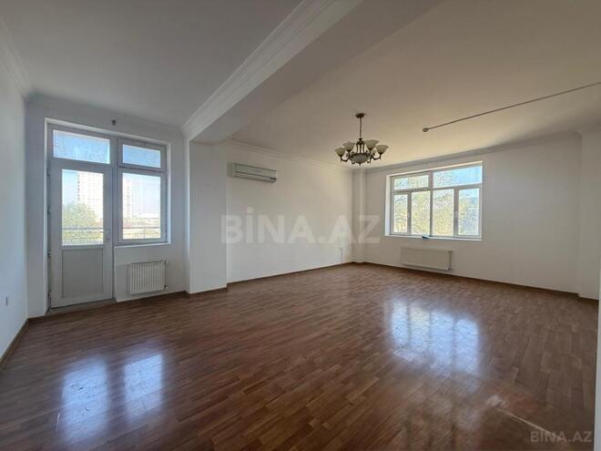 Satılır 3 otaqlı yeni tikili 159 m², 8-ci mikrorayon q., photo 1 from 14