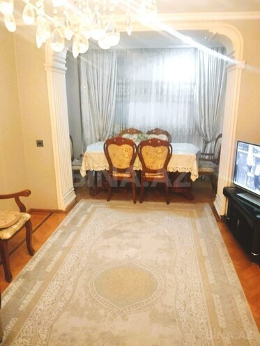 Продаётся 3-комн. вторичка 75 м², м. Иншаатчылар, photo 1 from 8