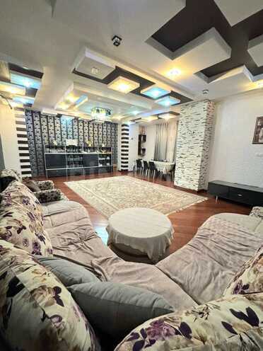 Продаётся 4-комн. новостройка 187 м², Хатаинский р., photo 1 from 18
