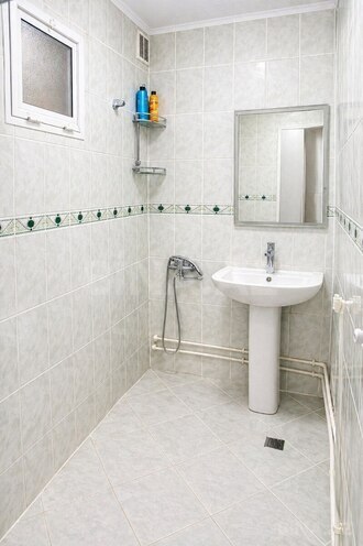 Продаётся 3-комн. вторичка 100 м², м. Нефтчиляр, photo 14 from 16