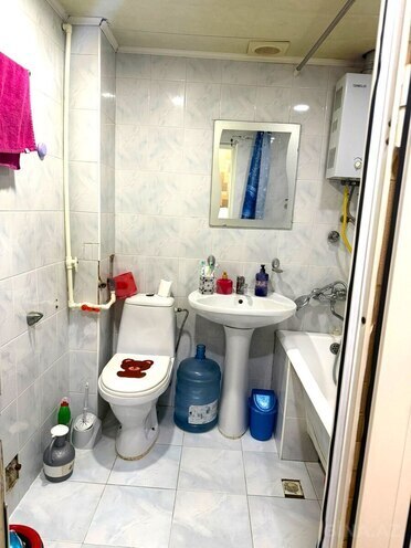 Продаётся 2-комн. вторичка 50 м², м. Кара Караев, photo 16 from 18