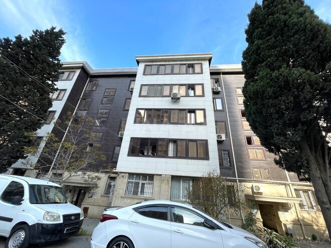 İcarəyə verilir 3 otaqlı köhnə tikili 70 m², Elmlər Akademiyası m., photo 1 from 12