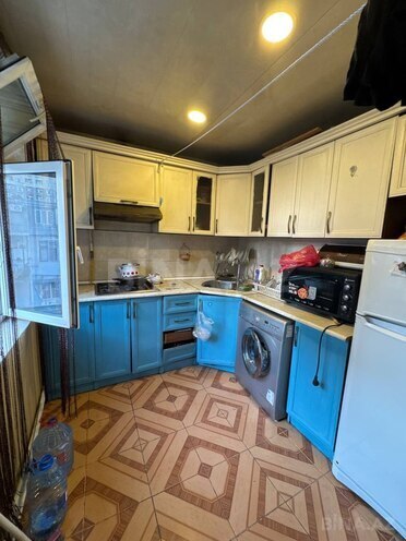 Satılır 3 otaqlı köhnə tikili 70 m², İnşaatçılar m., photo 8 from 16