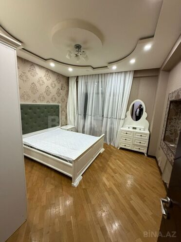 Сдаётся 3-комн. новостройка 120 м², м. Нефтчиляр, photo 1 from 16