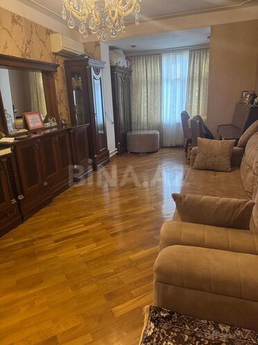 Продаётся 3-комн. вторичка 75 м², м. Нефтчиляр, photo 1 from 18