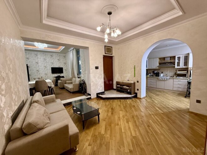 Satılır 3 otaqlı köhnə tikili 127.7 m², Badamdar q., photo 1 from 20