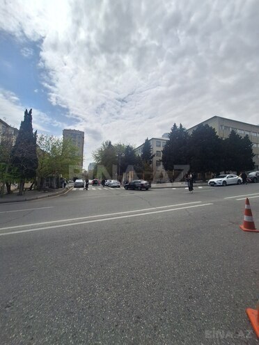 Satılır 2 otaqlı köhnə tikili 56 m², İnşaatçılar m., photo 28 from 32