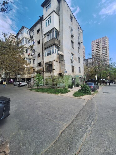 Satılır 2 otaqlı köhnə tikili 56 m², İnşaatçılar m., photo 30 from 32