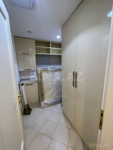 İcarəyə verilir 4 otaqlı yeni tikili 190 m², 28 May m., photo 30 from 32