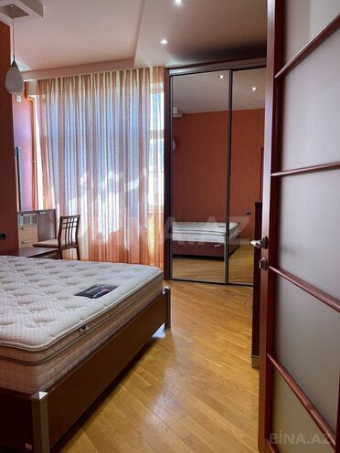 İcarəyə verilir 3 otaqlı yeni tikili 111 m², 28 May m., photo 9 from 14