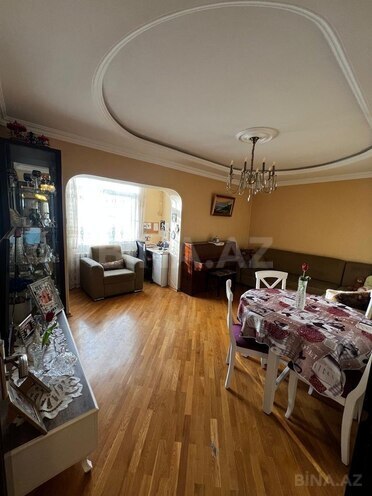Satılır 2 otaqlı köhnə tikili 65 m², İnşaatçılar m., photo 1 from 10