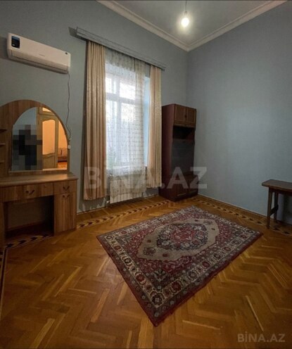 İcarəyə verilir 3 otaqlı köhnə tikili 85 m², 28 May m., photo 1 from 10
