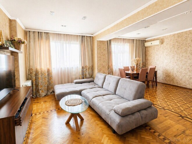 Satılır 4 otaqlı köhnə tikili 105 m², Memar Əcəmi m., photo 1 from 10