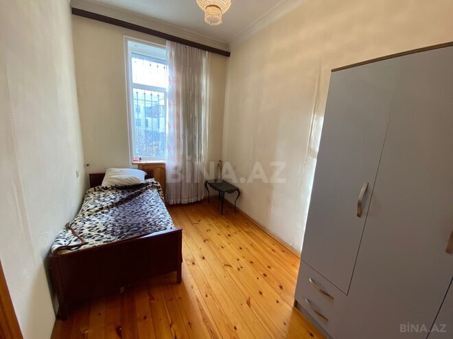 Продаётся 3-комн. вторичка 70 м², м. Кара Караев, photo 3 from 10
