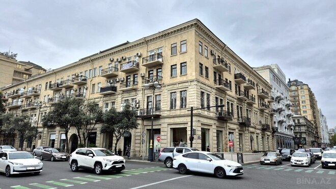 Satılır 4 otaqlı köhnə tikili 170 m², Sahil m., photo 1 from 20